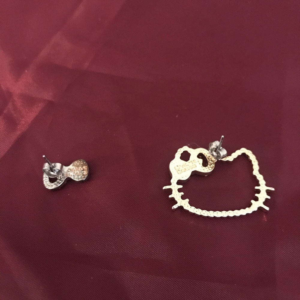 Hello Kitty earring - Picture 2 of 5